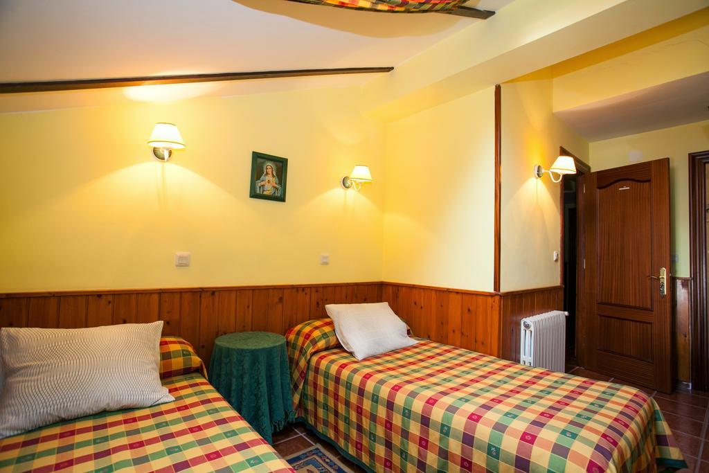 Nuestra Senora Del Carmen Hotel San Sebastian de Garabandal Room photo